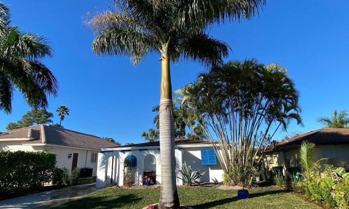 Naples Park House | Naples-Vanderbilt beach house <1 mile to beach