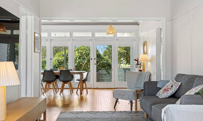 Narooma House | Narooma Lighthouse Cottage - 74 Princes Highway Narooma