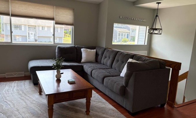 Bonnet Shores House | Narragansett, Bonnet Shores - Walk to the beach!