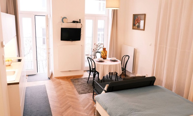 Wieden Apartment | Naschmarkt Happy - Helles Studio, Ruhig und Zentral Gelegen