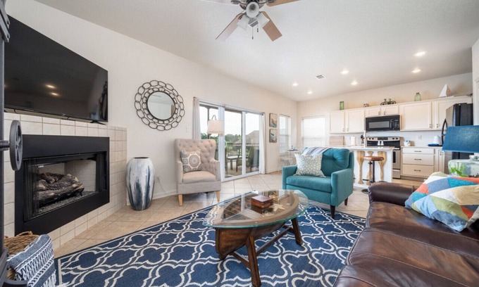Mid America Apartment | Natalie's Nook, Lake Hideaway near Downtown Fun!