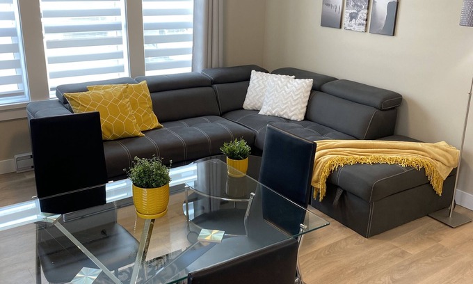 Langford House | Nature at your footsteps in cozy 1 bedroom suite on the Westcoast.