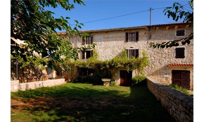 Gedici Villa | Nature house Jasenka for 6 to 8 persons, with 3 sleeping rooms, 2 baths, garden terrace and BBQ