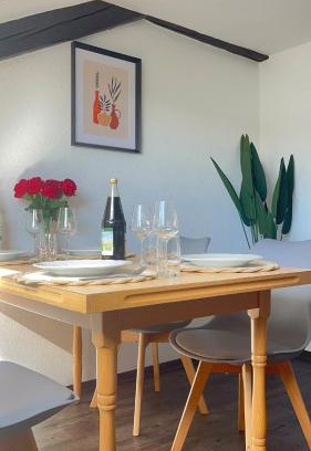 Tiefenbronn Apartment | Nature I Bike path I Wildlife park I Kitchen I Parking