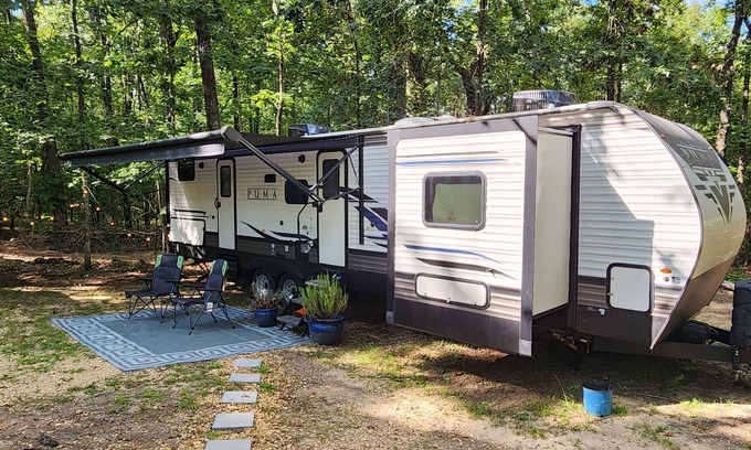 Hamilton House | Nature Lover's 2-Bedroom RV Escape