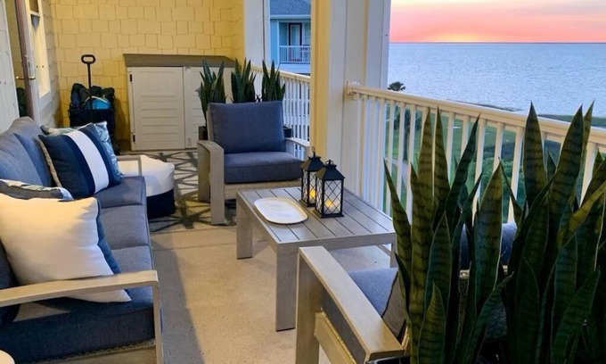 Galveston Apartment | Nature's Show at Pointe West Beach Resort