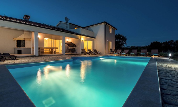 Sumber Villa | Naturnahe Luxusvilla mit Pool und Jachuzzi für Große Familien