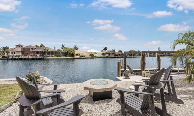 Marco Island House | Nautical pet-friendly home w/pool, kayaks & bikes