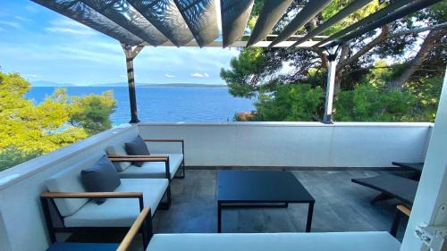 Zavala House | Nautilus-Bay Holiday home with 5 rooms, on the beach, for 2-9 persons