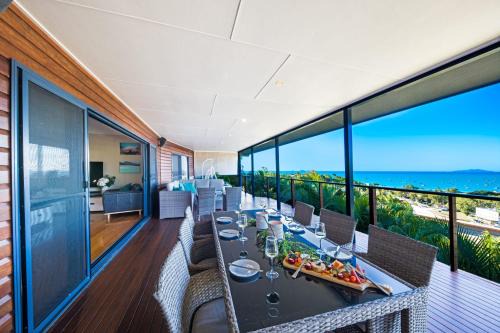 Airlie Beach House | Nautilus on Nara - Spacious Airlie Beach Holiday Home with Ocean Views