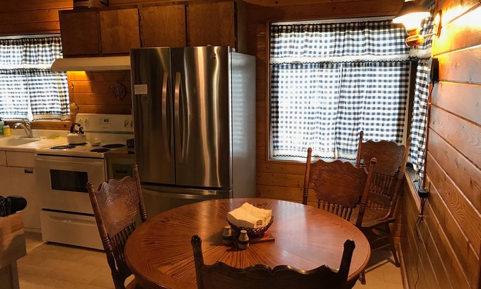 Wishon House | Near Bass Lake and Yosemite with a sleeping loft