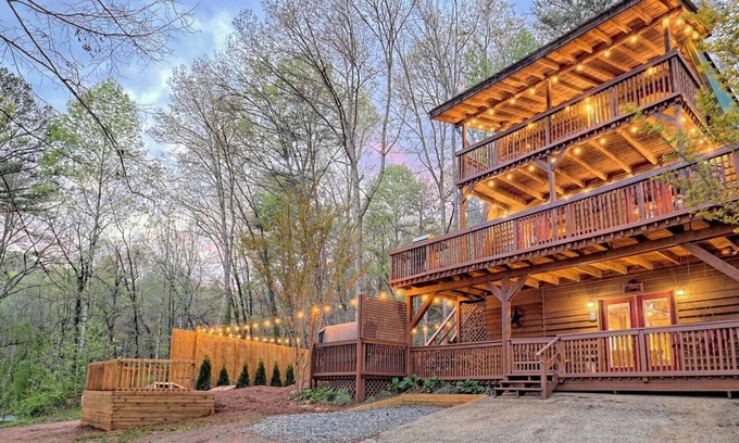 Helen Cabin | Near Downtown - HotTub, Sauna, Game Room, Fire Pit!