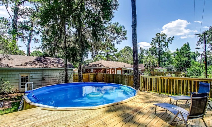 Whitemarsh Island House | Near Downtown with a Pool! Oatland Island Escape