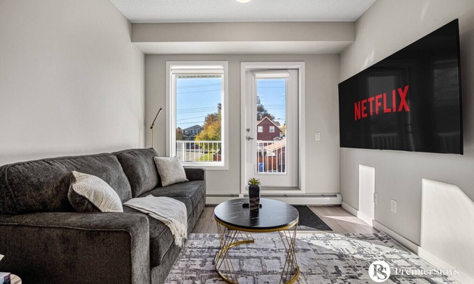 Inglewood Apartment | Near DT in Inglewood » 2 BR » AC » Free Banff #22