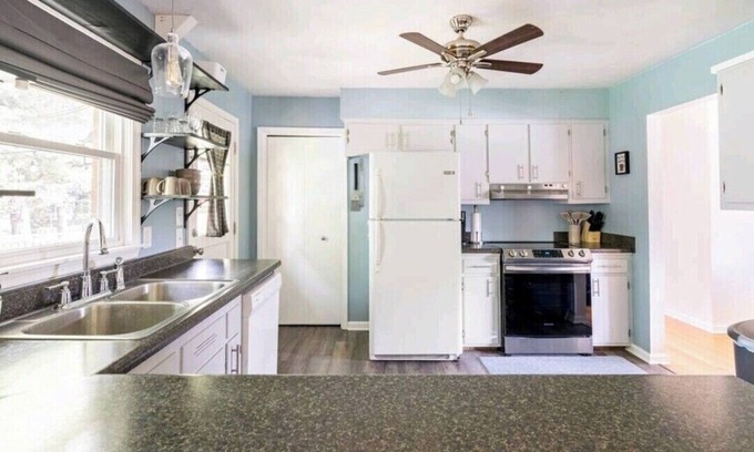 Elizabethtown House | Near Elizabethtown sports park, Distilleries, and so much more!