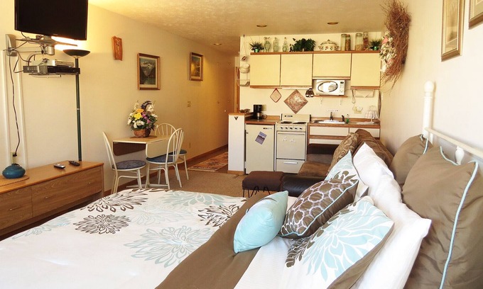 Frisco Condo | Near Frisco Main St. Walk to Dining, Shops, Events. Easy Drive to Activities