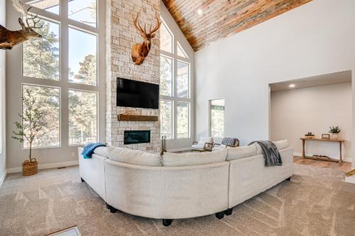 Meadow View Heights House | Near Lakes and Trails Cabin in Duck Creek Village!