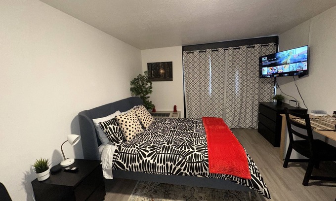 Salt Lake City Apartment | Near Skiing, Gym, Smart TV, Fast WiFi, Netflix