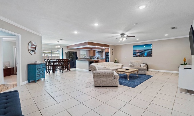 St. Petersburg - Clearwater House | Near Tesla's Building - Centralized location