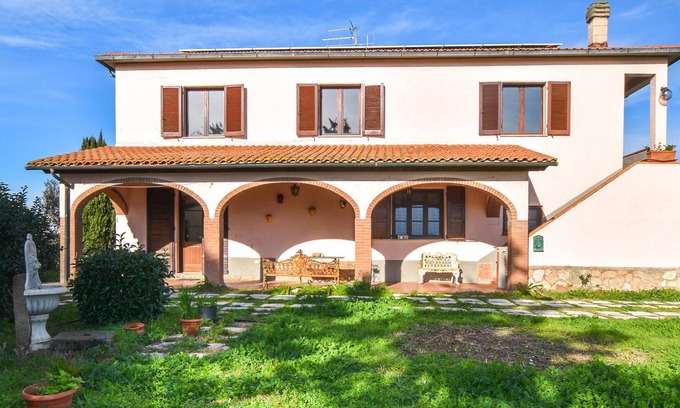 Riotorto Apartment | Near the beach and the Natural Park di Montioni welcomes you this spacious apartment!
