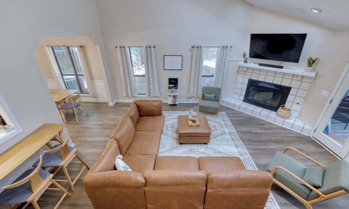 Fortson House | Near the Hospital and Dining - Sunrise Knoll Stay