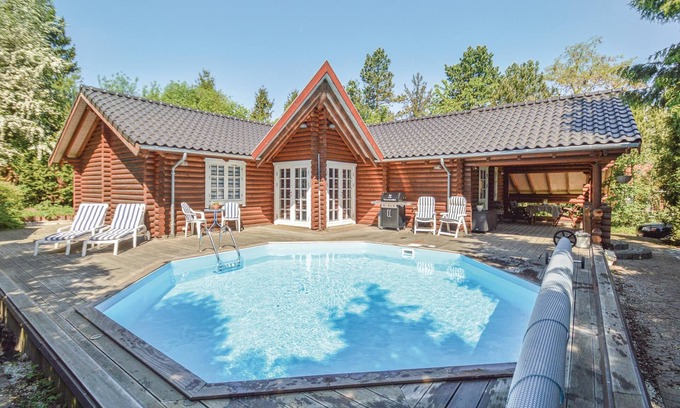 Lundby House | Near Vordingborg and Næstved is this beautiful log house.