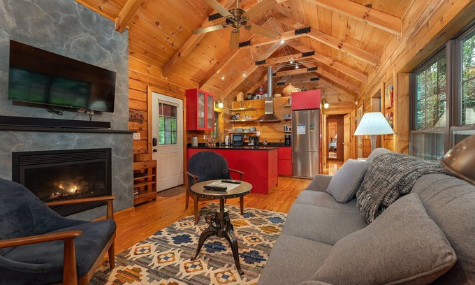 Black Mountain Cabin | Nearly Eden | Log Cabin with Hot Tub 10 Min. from Town!