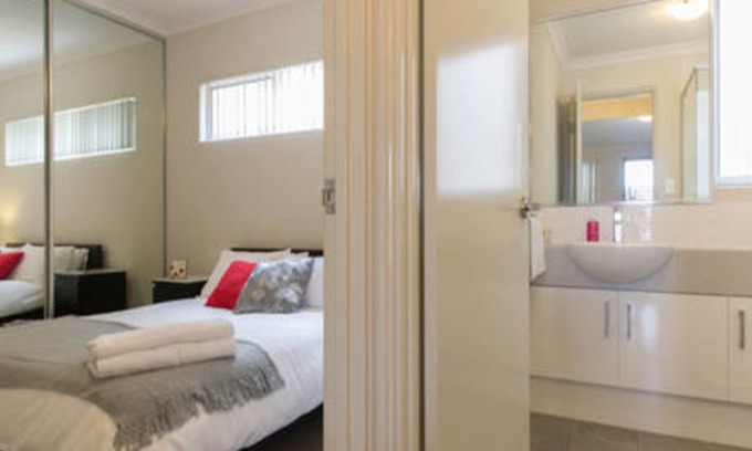 Cloverdale Apartment | Neat Apartment close to Airport Perth City