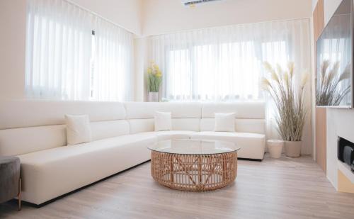 Dongshan Villa | Need You To Stay