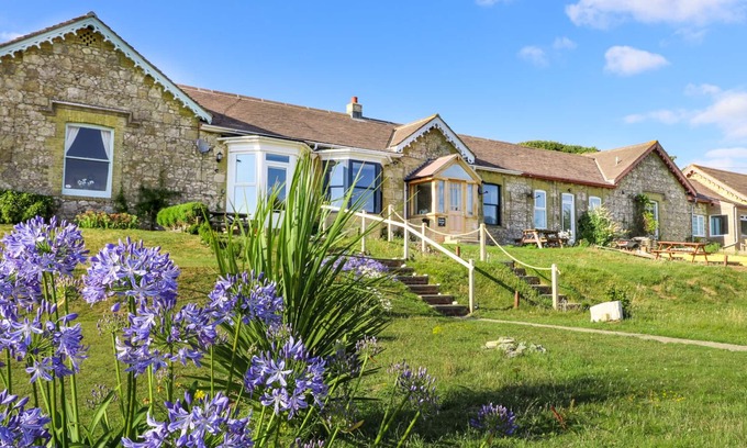 Totland Bay Cottage | NEEDLES COTTAGE, family friendly, with open fire in Totland