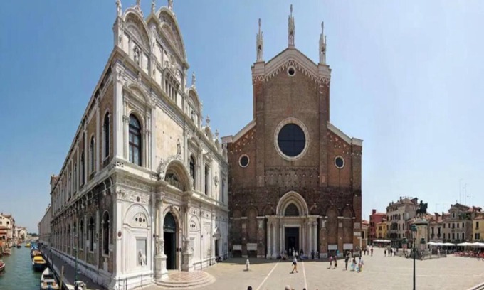 Cannaregio Apartment | nElegant Canal-View Apartment with Terrace in Venice