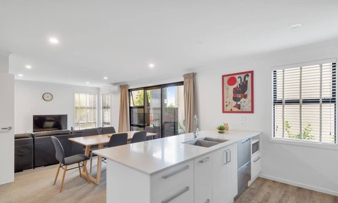 Nelson House | Nelson Central Town House