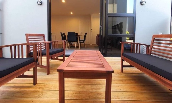 Nelson House | Nelson City Town House 10 minute walk to town