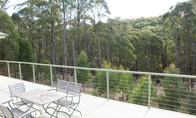 Dales Creek House | Nestled amongst the Wombat State Forest & beautiful bush surrounds