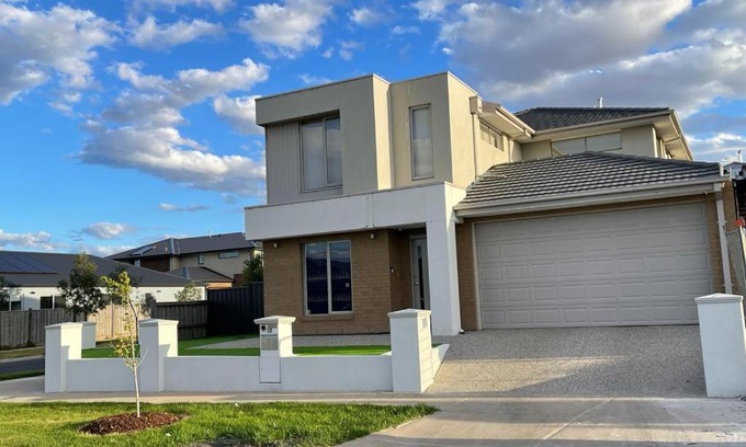 Manor Lakes House | Nestor