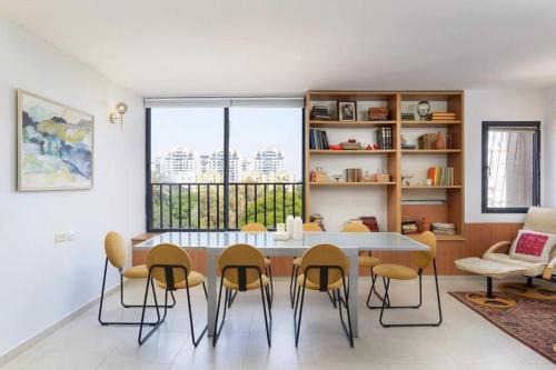Tel Aviv Apartment | Neta's Central 3BR Gem Close to the Beach with Bomb Shelter in Tel Aviv