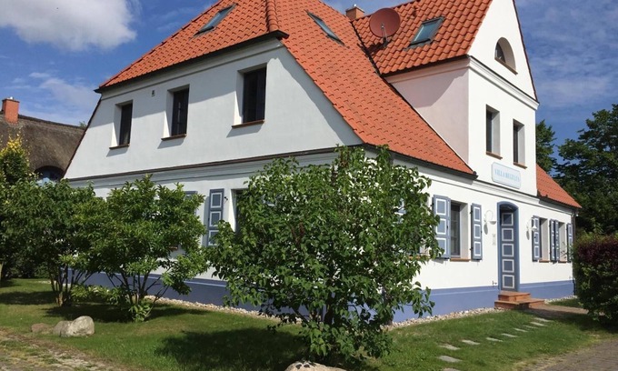 Zingst Apartment | Neue Reihe 43 "Villa Regulus" ground floor (Whg. 1) - Cozy vacation apartment in the heart of the city