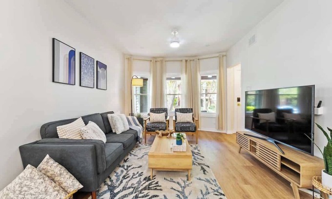 Oak Park House | NEW! 10-min to Downtown | LCP Collection