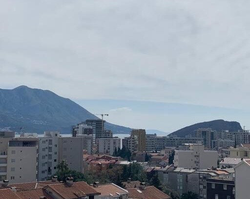 Bijeli do Apartment | New 1BDR flat w partial sea view