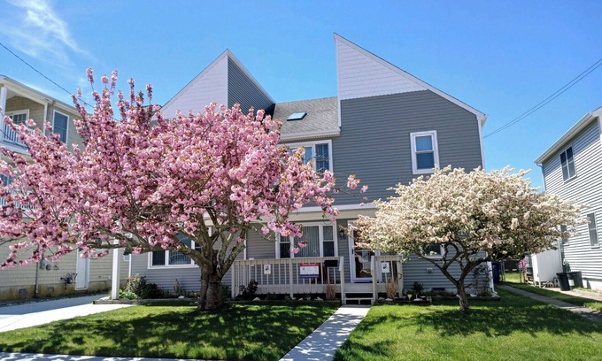 Brigantine Apartment | NEW 1st floor Guest House only a few hundred yards to beach. Deck. Patio. BBQ