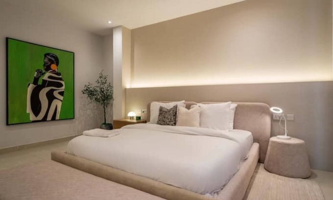 Lekki Phase 1 Apartment | *New* 2 comfortable bedrooms with King Size beds, 24/7 power supply