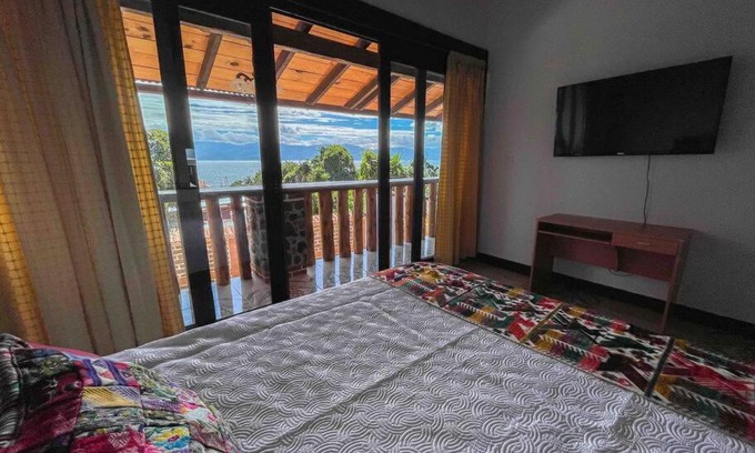 San Pedro La Laguna House | NEW ✮ 3 Spacious Bedrooms w/Lake View and Garden