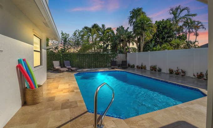 Deerfield Beach House | NEW 3BR Retreat w/Pool, BBQ & 10 min to the Beach.