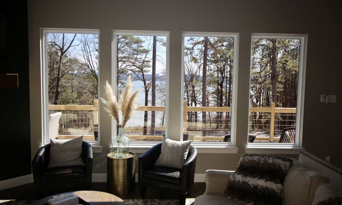 Fairfield Bay Cabin | New 4 Bdrm Cabin w/Lakeview, Sleeps 12 comfortably, 1/2 Mile to the Marina!