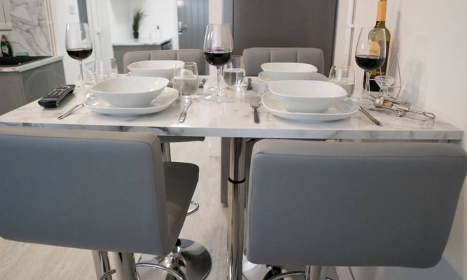Gedling House | NEW 4 bed Carlton House Wi-fi Netflix