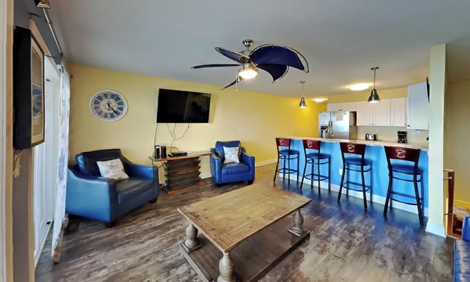 Put-in-Bay Condo | New 4 Bedroom 2 Bath Waterfront Condo - Sleeps up to 10 Max - CON 111