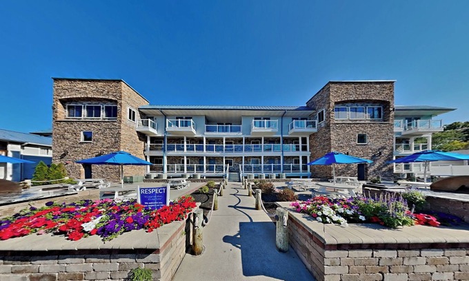 Put-in-Bay Condo | New - 4 BR Put-in-bay Waterfront Condo-All the Comforts of Home- 10 ppl -C211