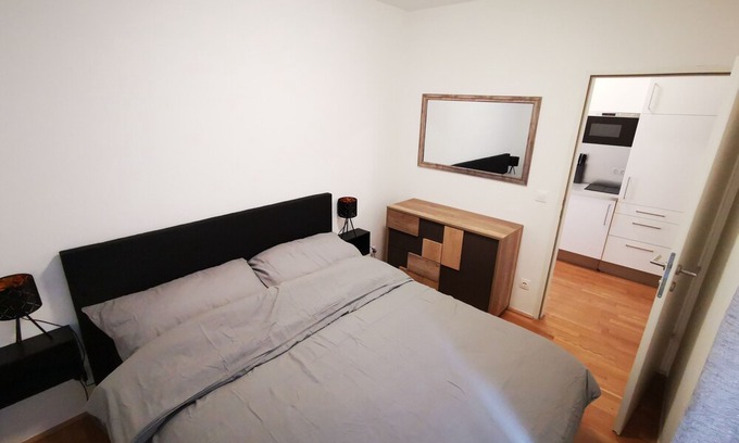 Favoriten Apartment | New 43m2 stylish apartment - in 15min direct to city center