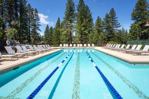 Truckee House | NEW 4BD Residence in the Signature Home Collection at Old Grenwood!