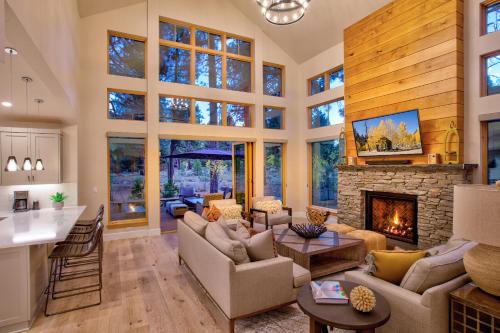 Truckee House | NEW 4BD Residence in the Signature Home Collection at Old Greenwood!